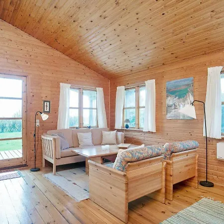 Two-bedroom Holiday In 2 * Bogø By